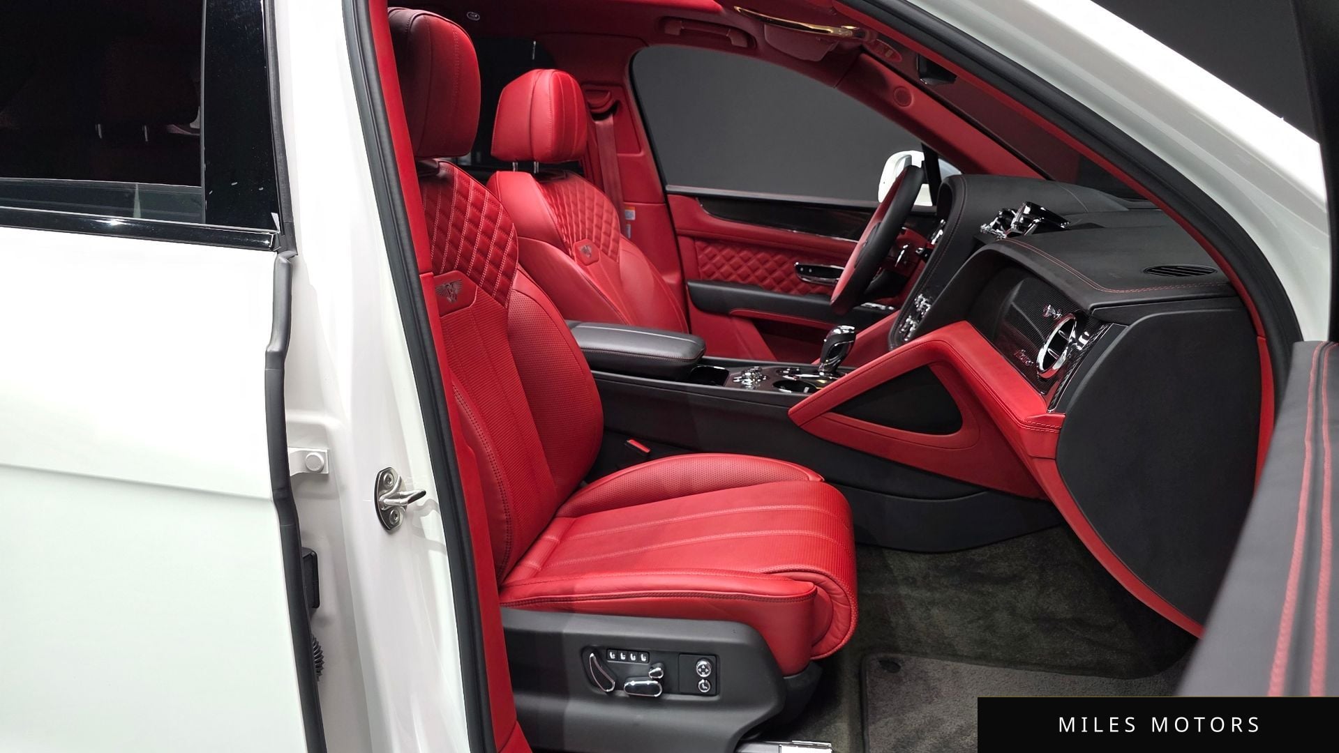 Bentley 벤테이가 2023 — миниатюра 16