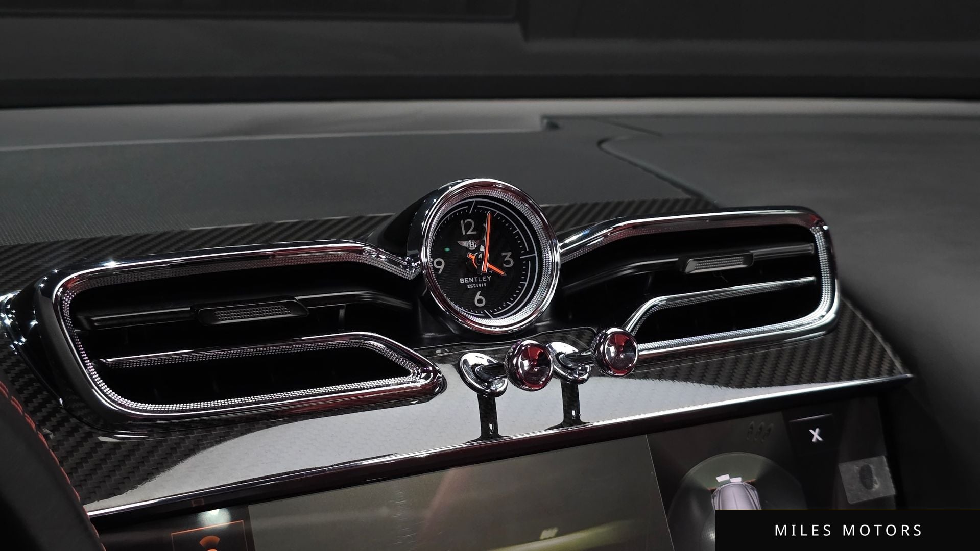 Bentley 벤테이가 2023 — миниатюра 28