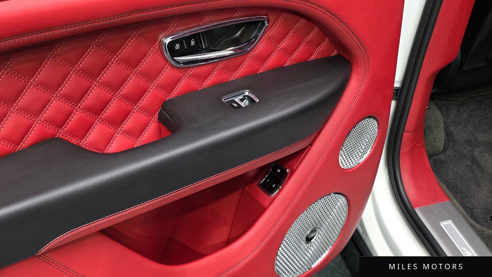 Bentley 벤테이가 2023 — миниатюра 35