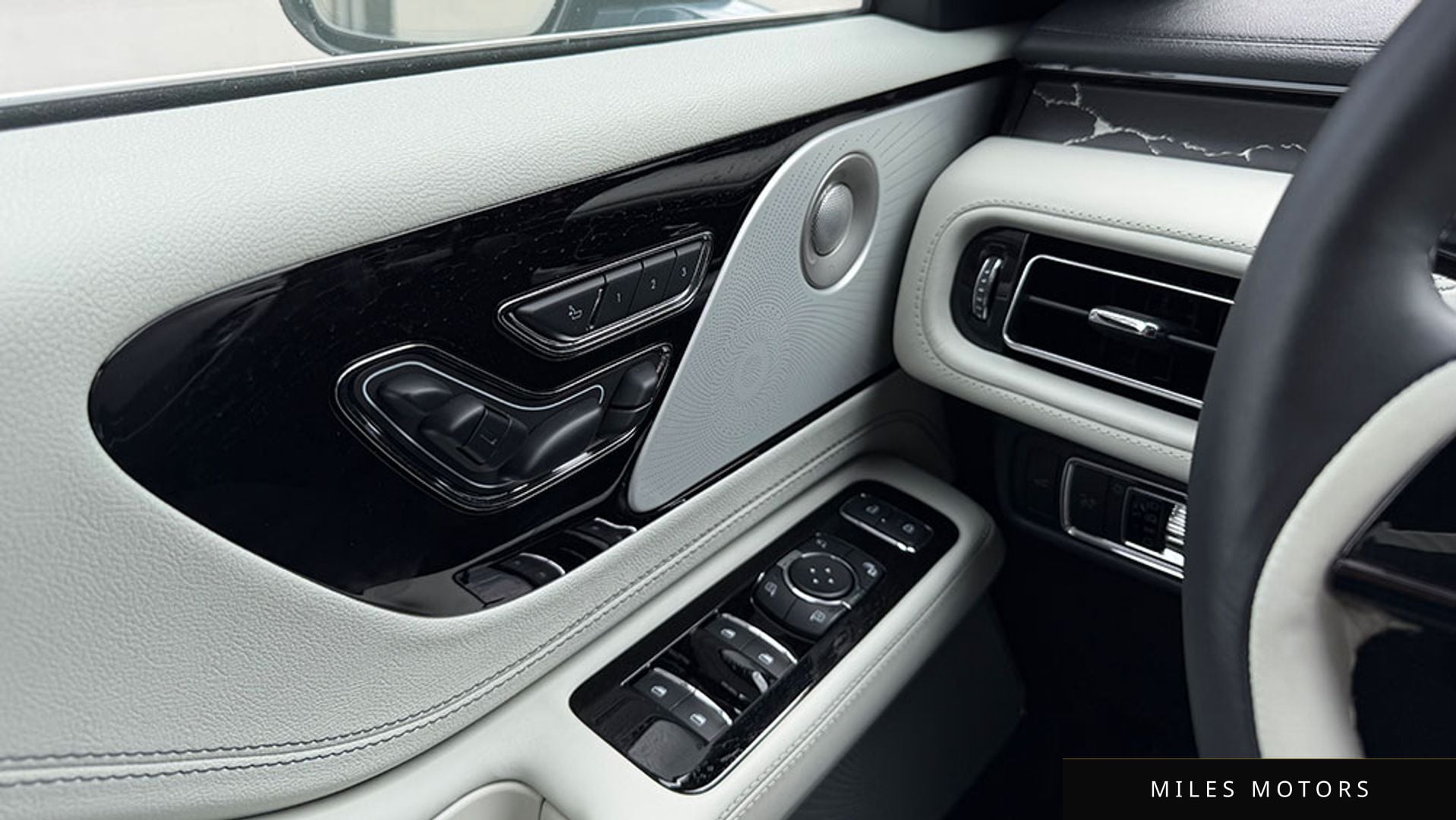 Lincoln Aviator 2025 — миниатюра 8
