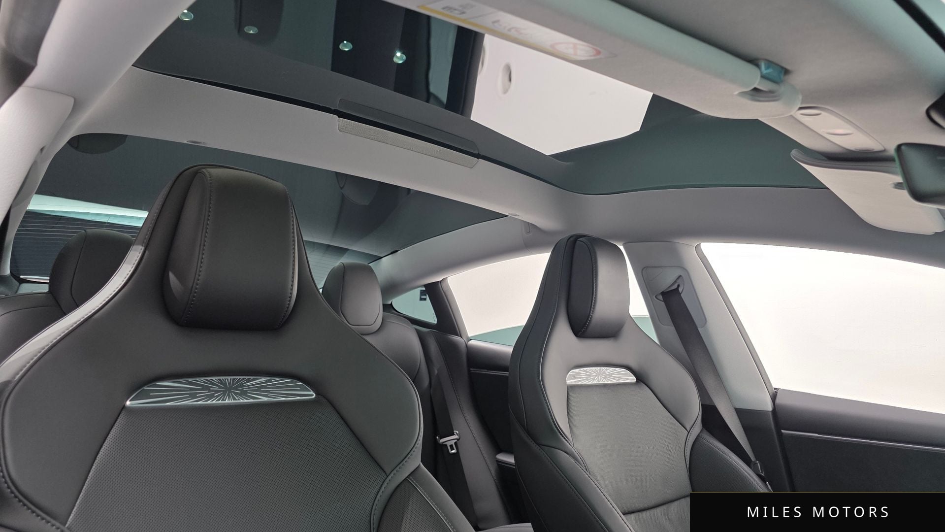 Tesla Model 3 2025 — миниатюра 19