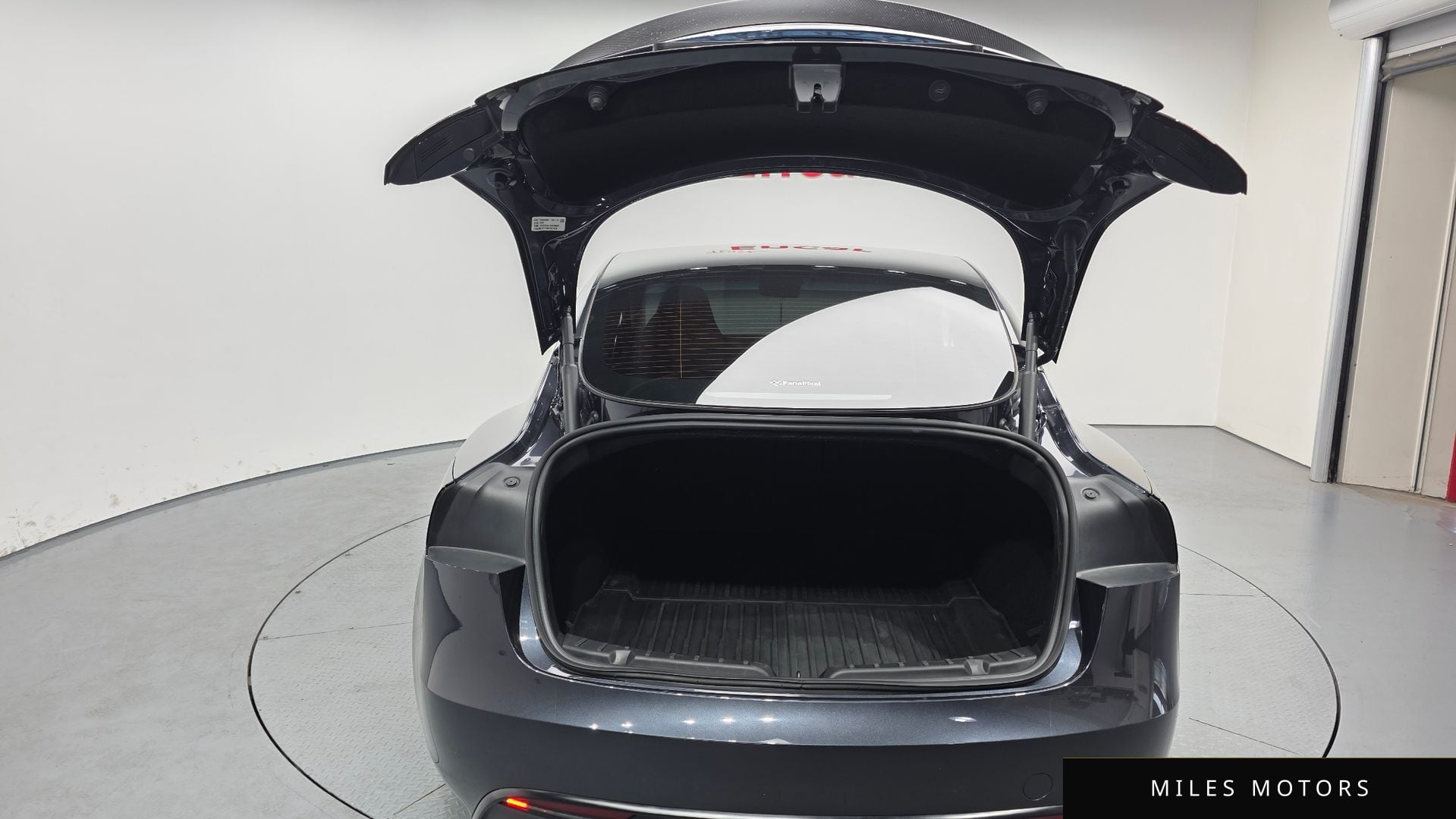 Tesla Model 3 2025 — миниатюра 26
