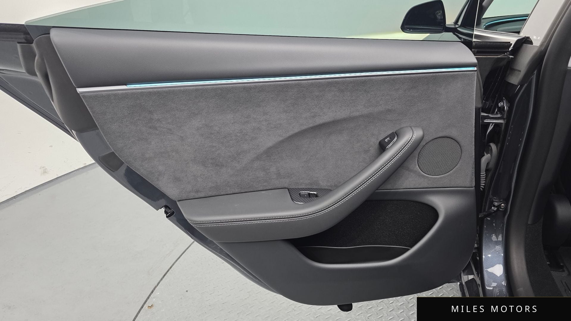 Tesla Model 3 2025 — миниатюра 15