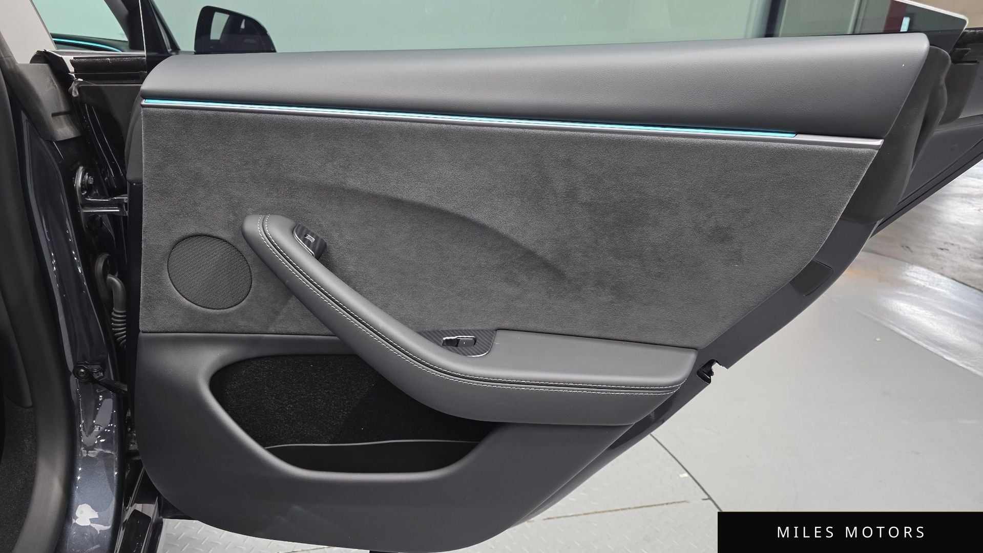 Tesla Model 3 2025 — миниатюра 28