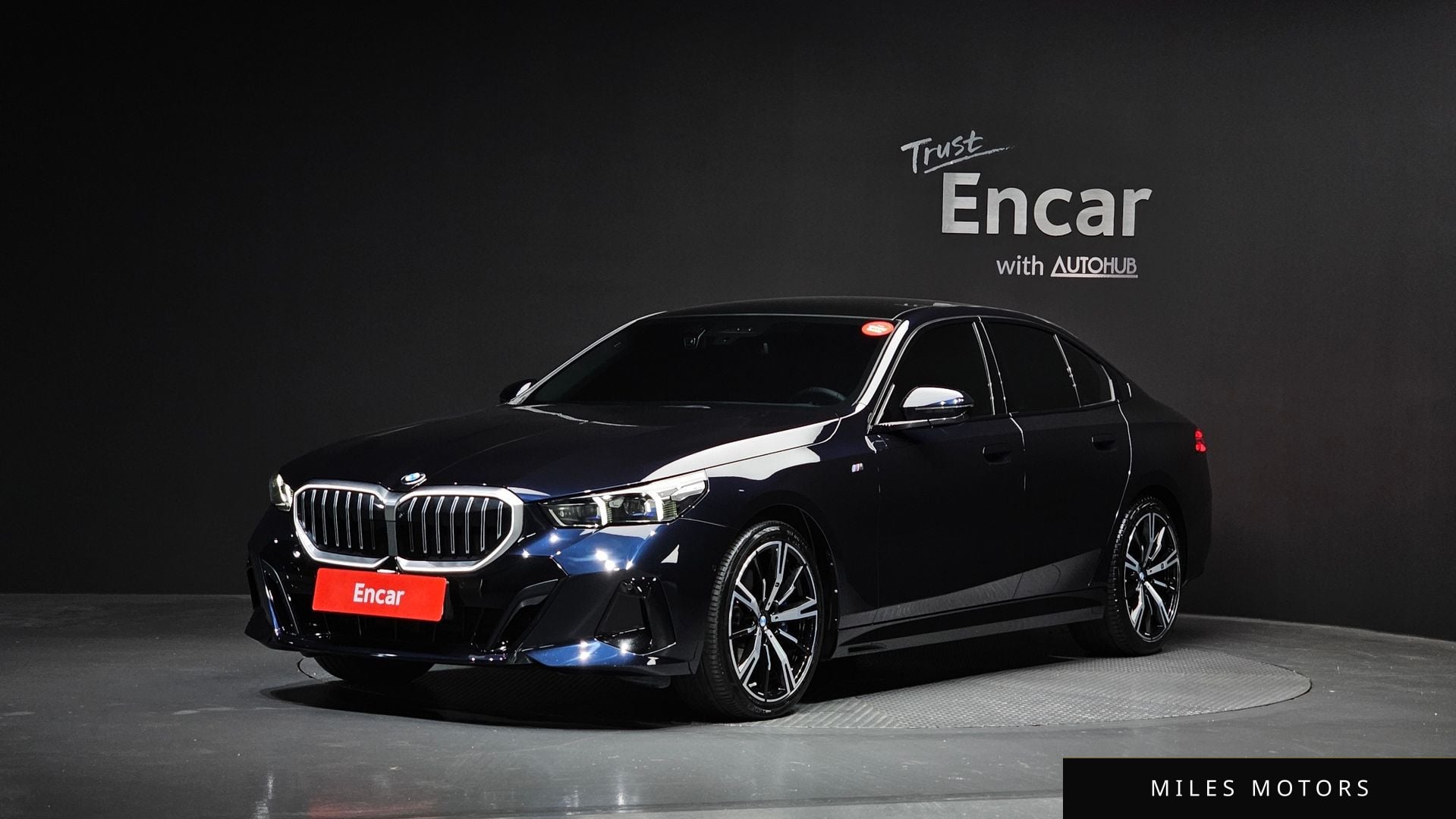 BMW 5 Series (G60) 2024 — фото 1 из 12
