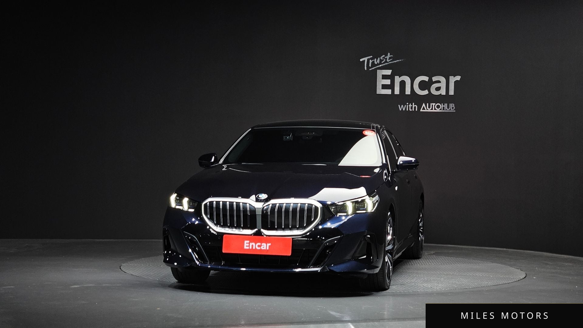 BMW 5 Series (G60) 2024 — миниатюра 3