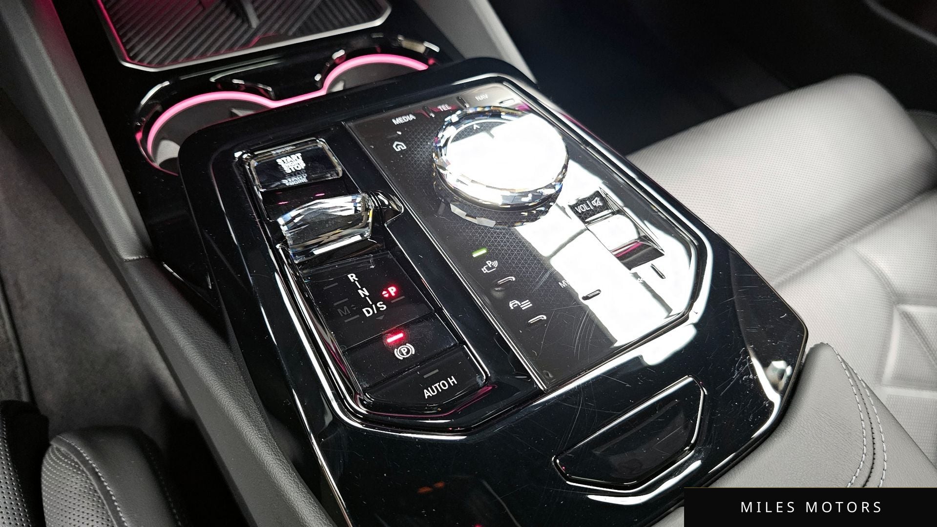 BMW 5 Series (G60) 2024 — миниатюра 12