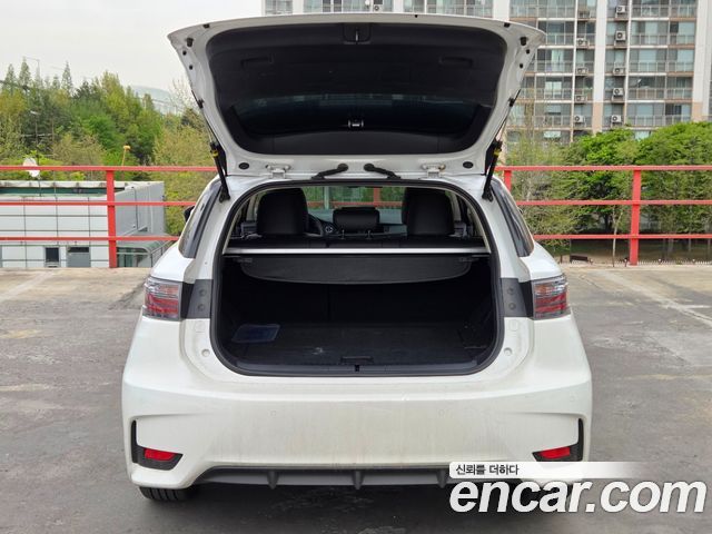 Лексус CT200h 2015 — миниатюра 23