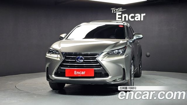 Лексус NX300h 2017 — миниатюра 3