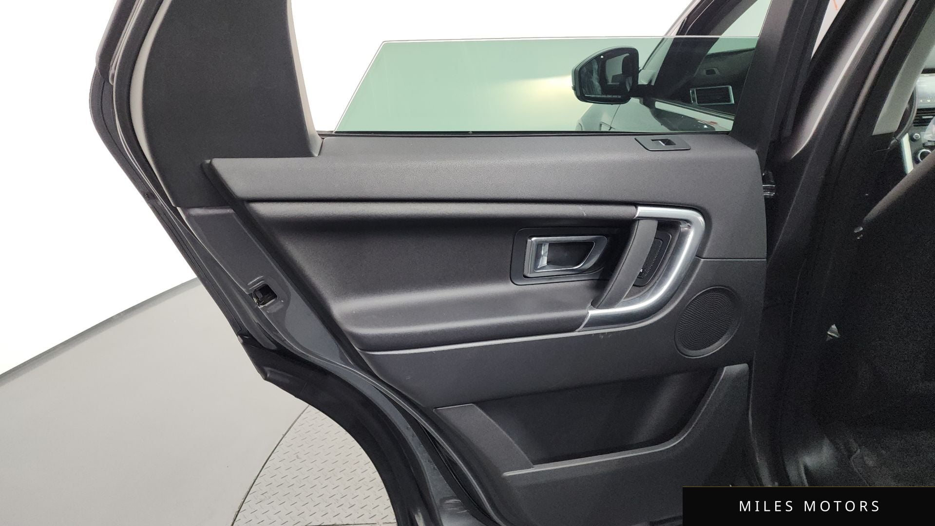 Land Rover Discovery Sport 2018 — миниатюра 15