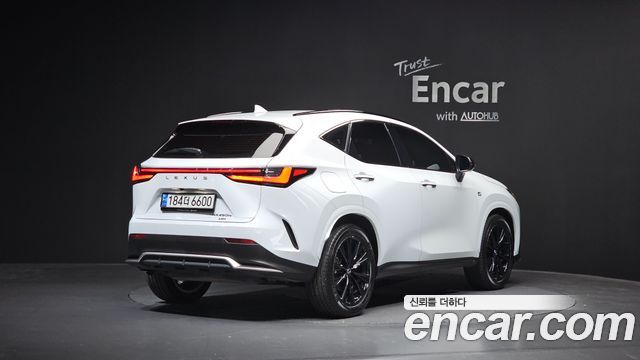 Лексус NX450h+ 2022 — миниатюра 2