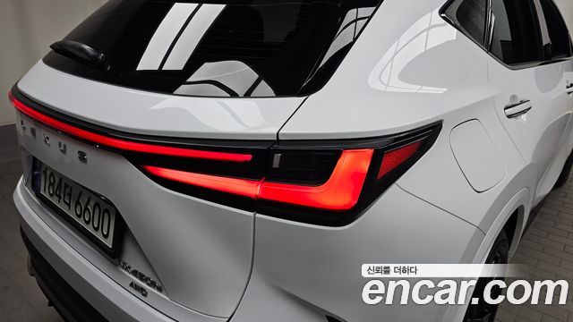 Лексус NX450h+ 2022 — миниатюра 9