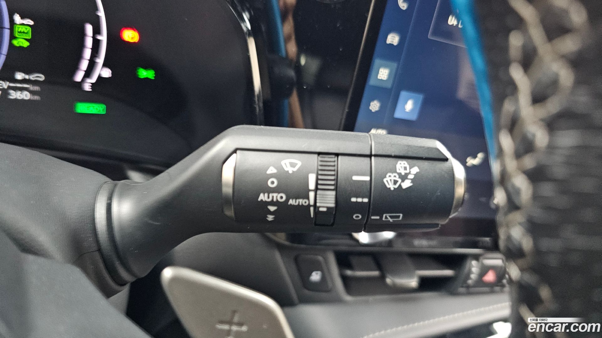 Лексус NX450h+ 2022 — миниатюра 30