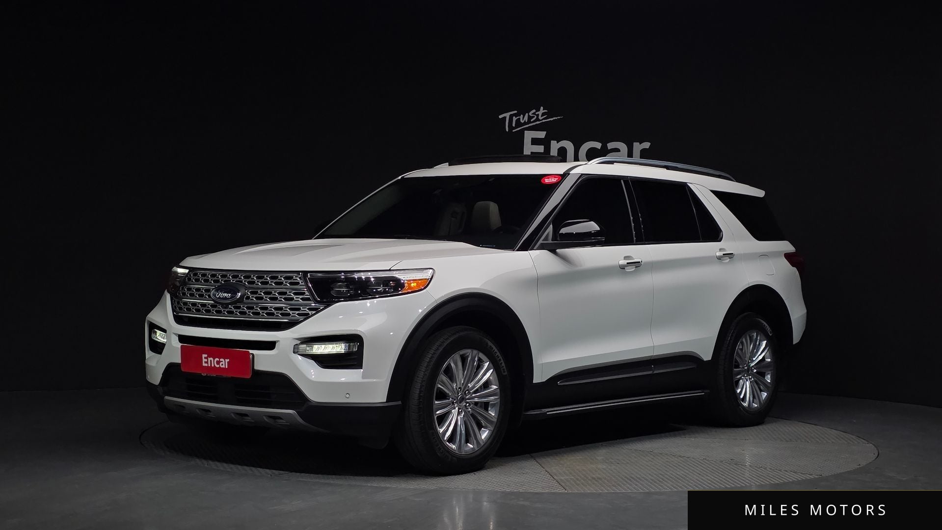 Ford Explorer 2021 — фото 1 из 12