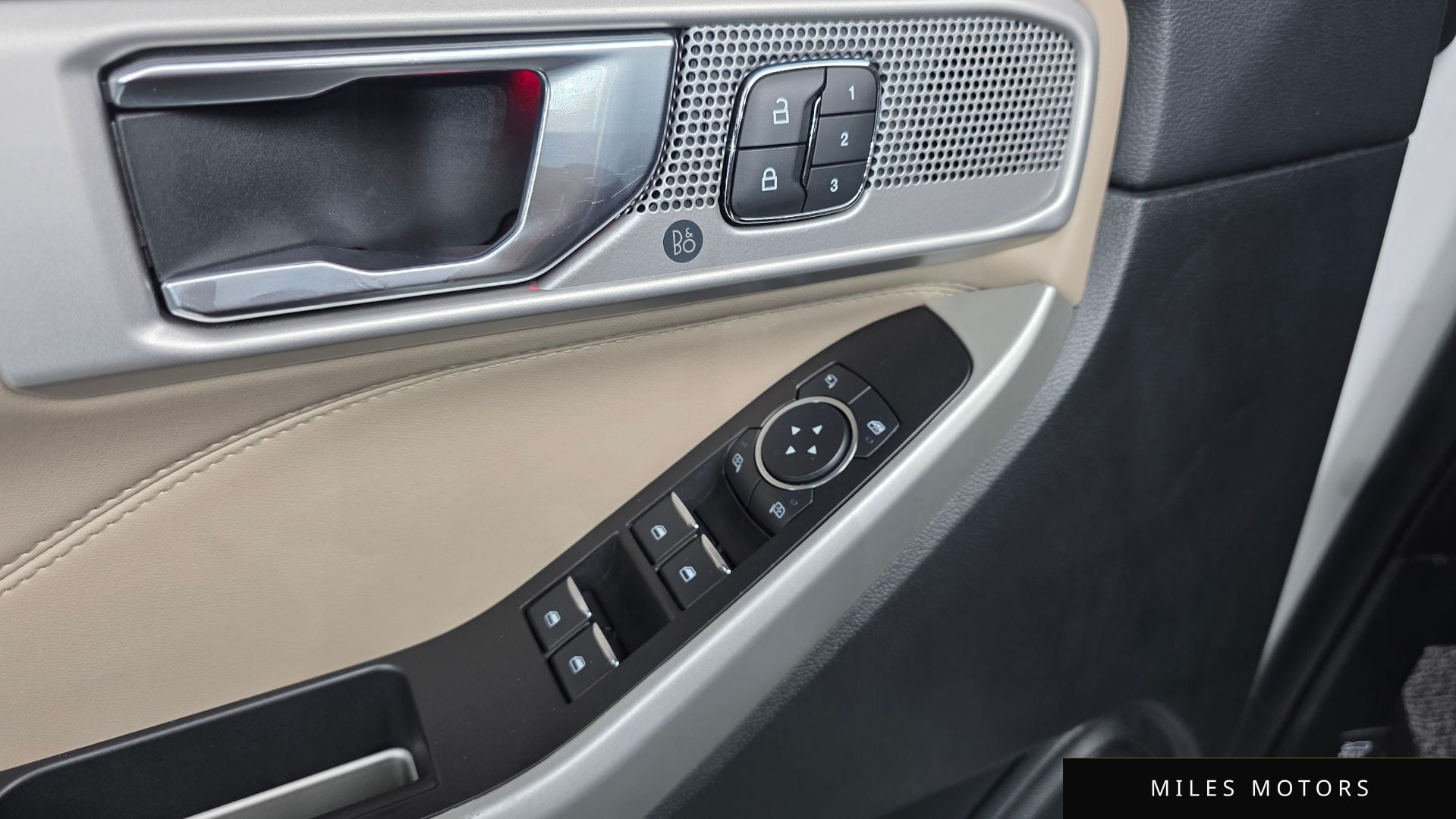 Ford Explorer 2021 — миниатюра 11