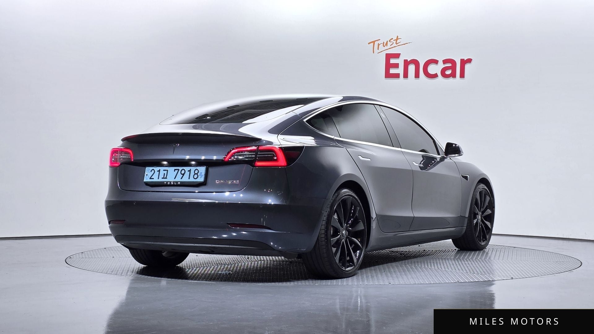 Tesla Model 3 2020 — миниатюра 2