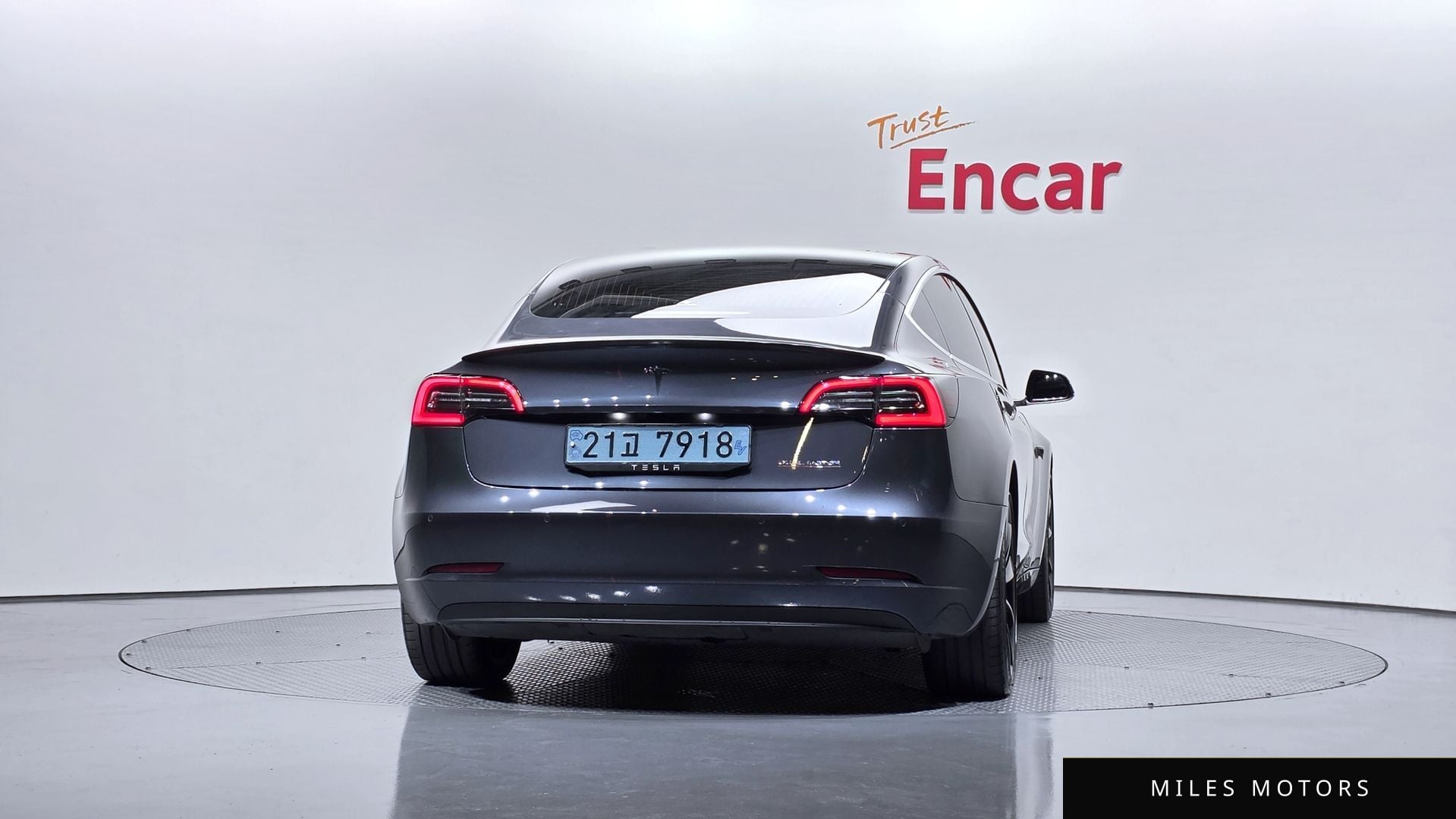 Tesla Model 3 2020 — миниатюра 4