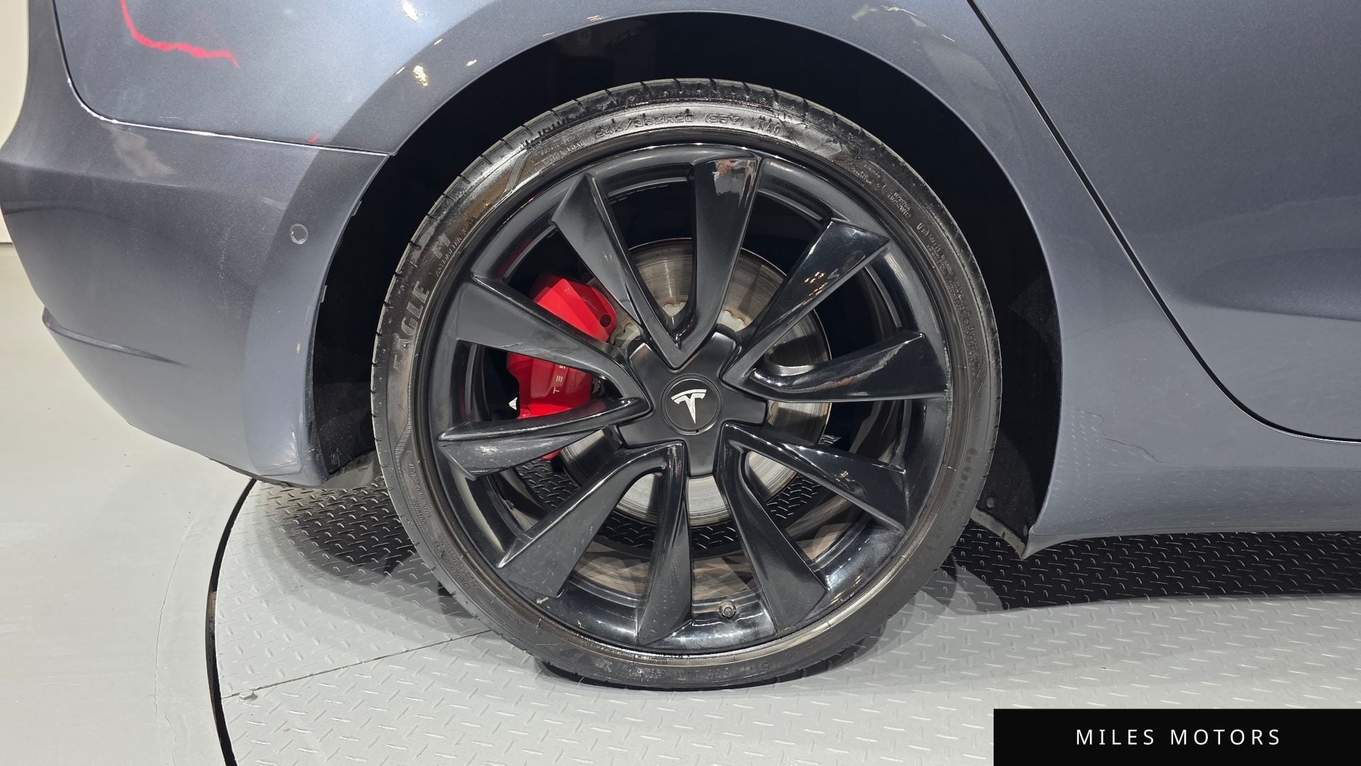 Tesla Model 3 2020 — миниатюра 5