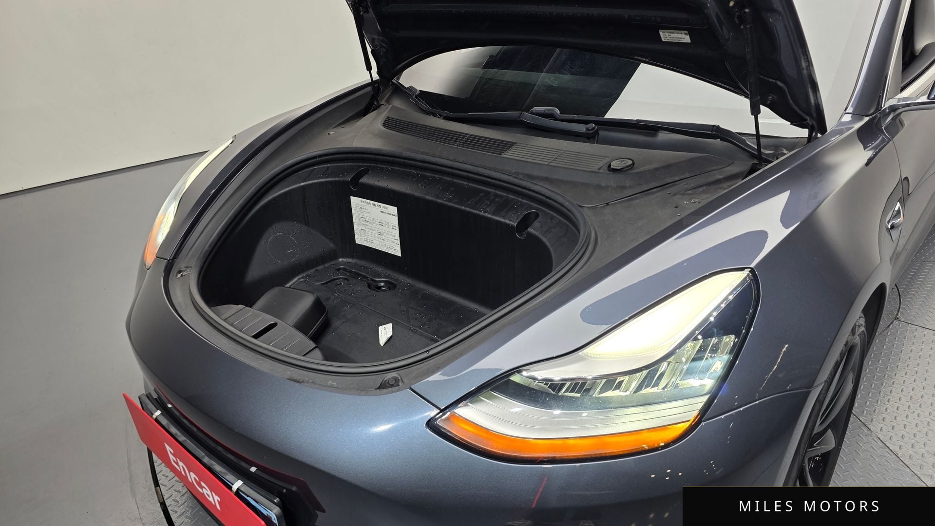 Tesla Model 3 2020 — миниатюра 6