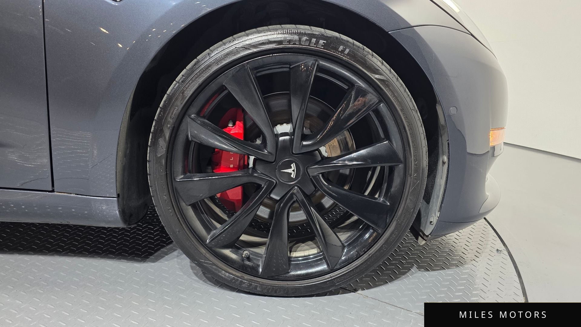 Tesla Model 3 2020 — миниатюра 7