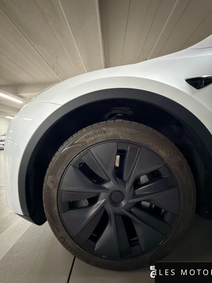 Tesla 모델 Y 2024 — миниатюра 7