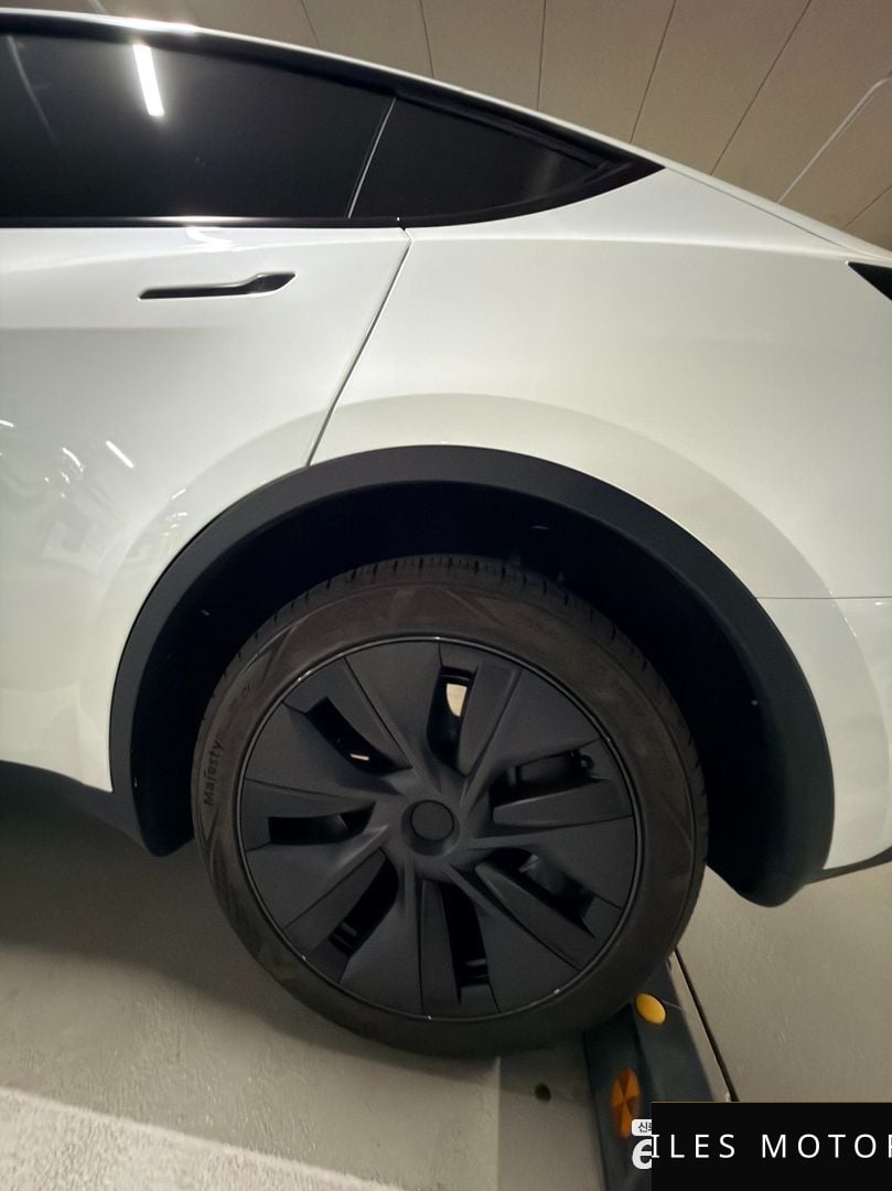 Tesla 모델 Y 2024 — миниатюра 9