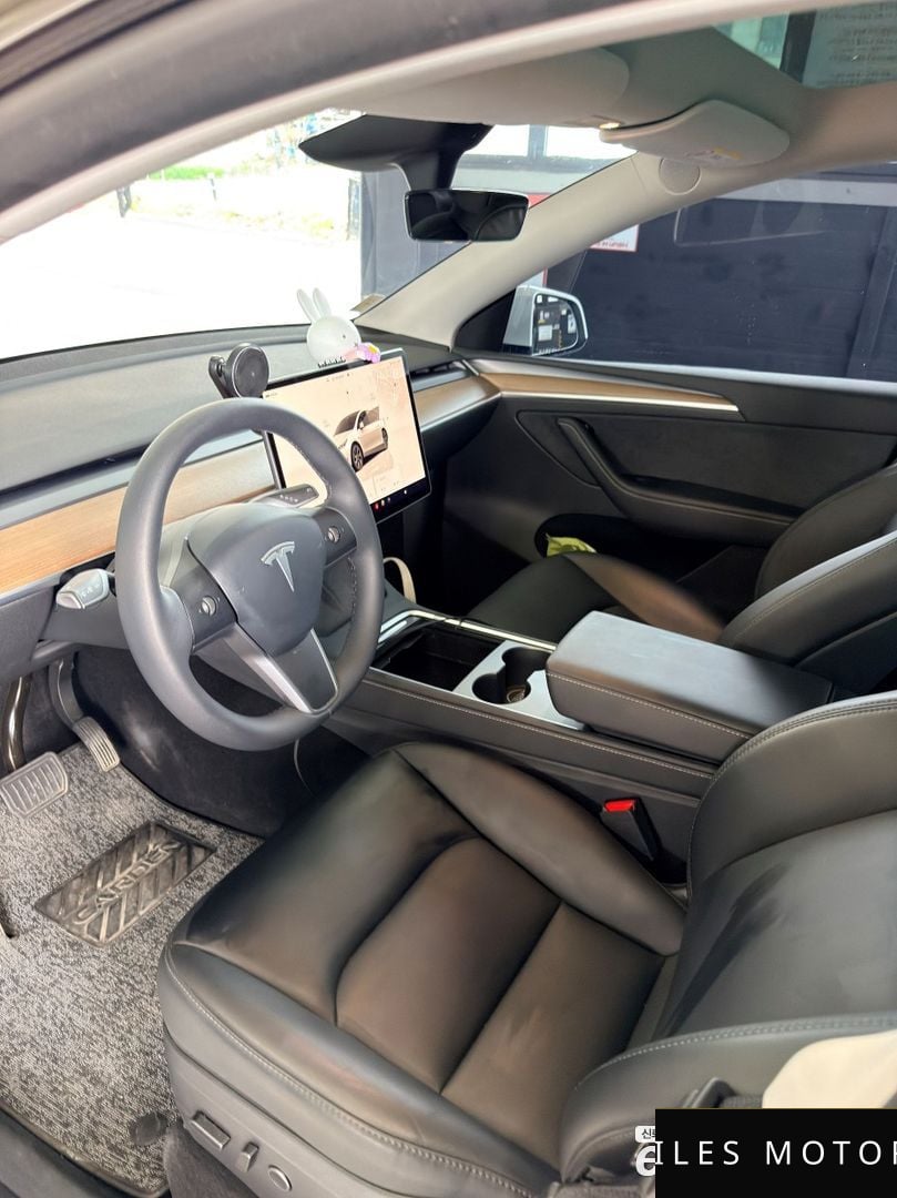 Tesla 모델 Y 2024 — миниатюра 10