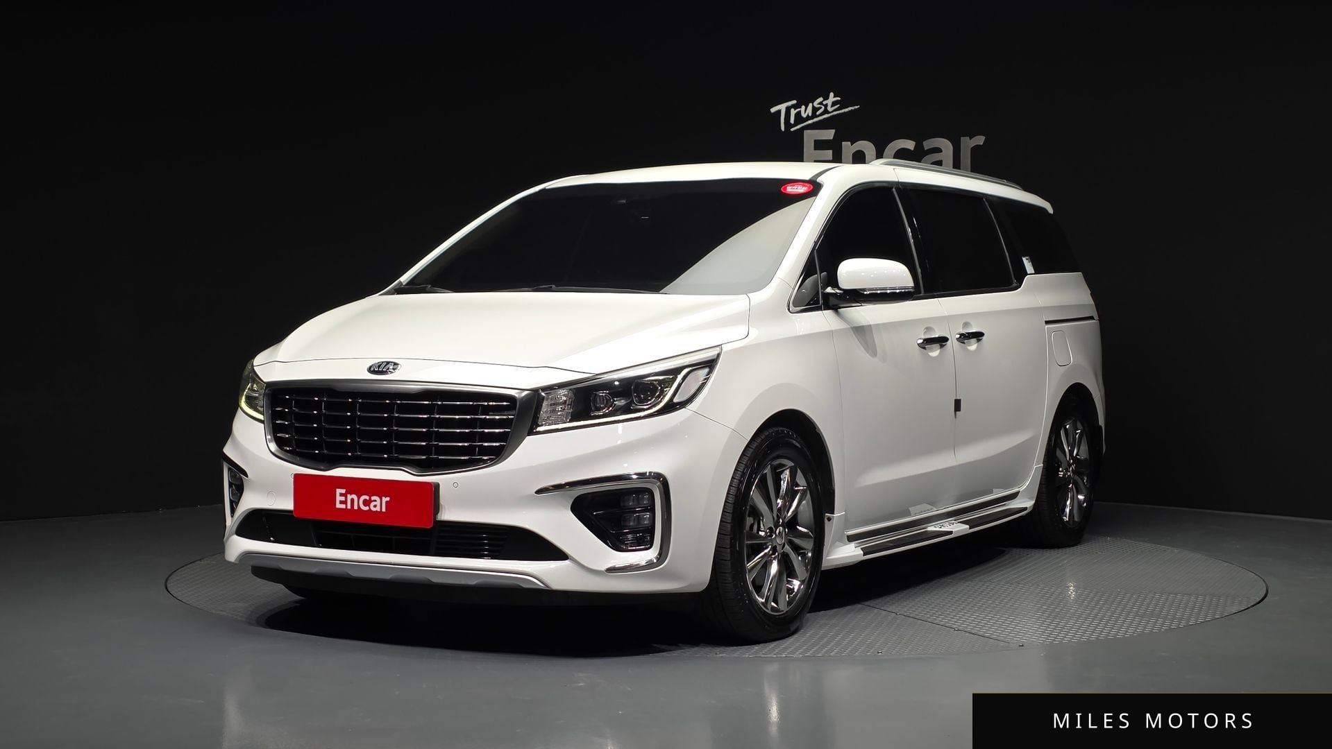 Kia Canival 2019 — фото 1 из 12