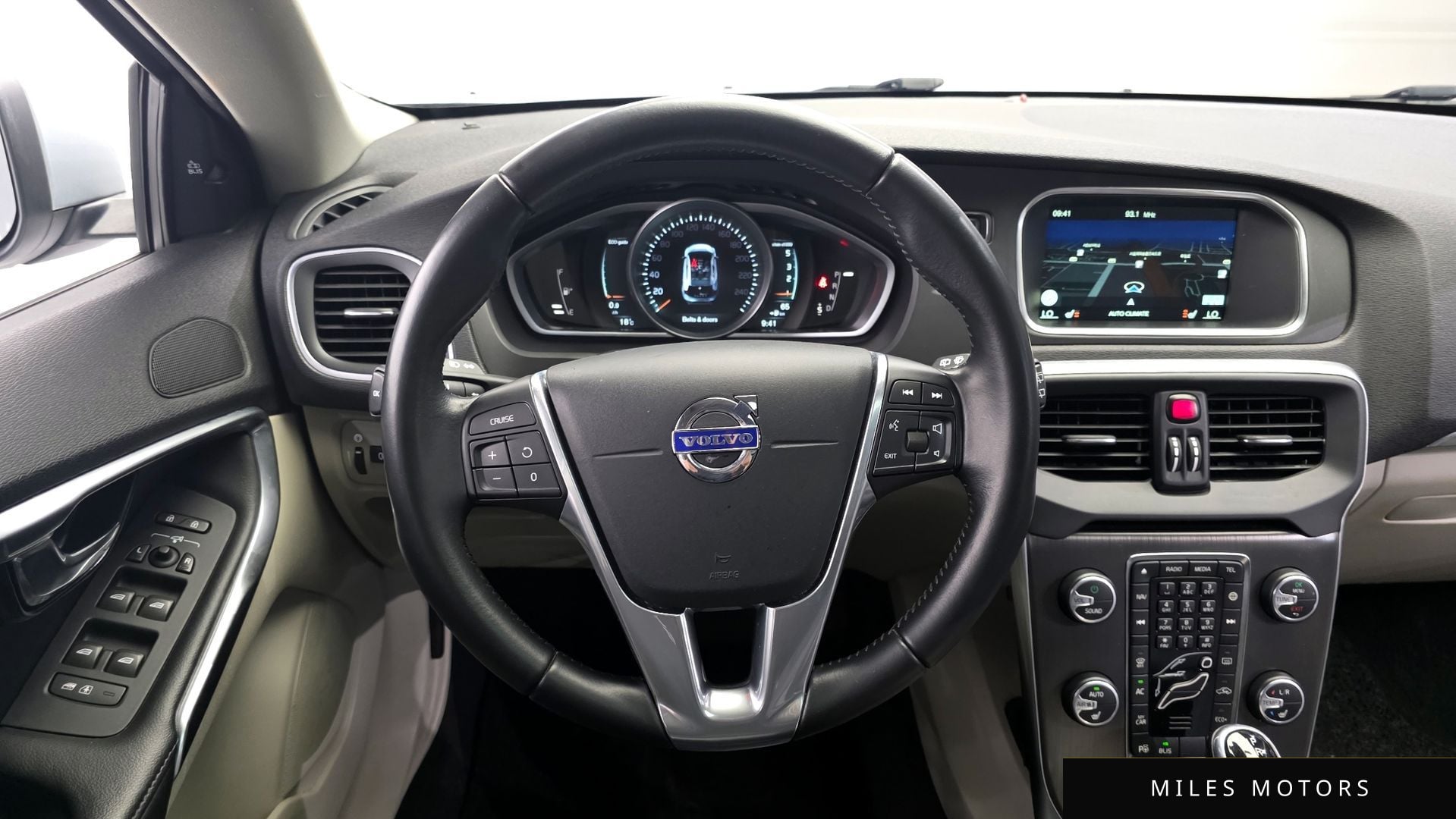 Volvo V40 2016 — миниатюра 13