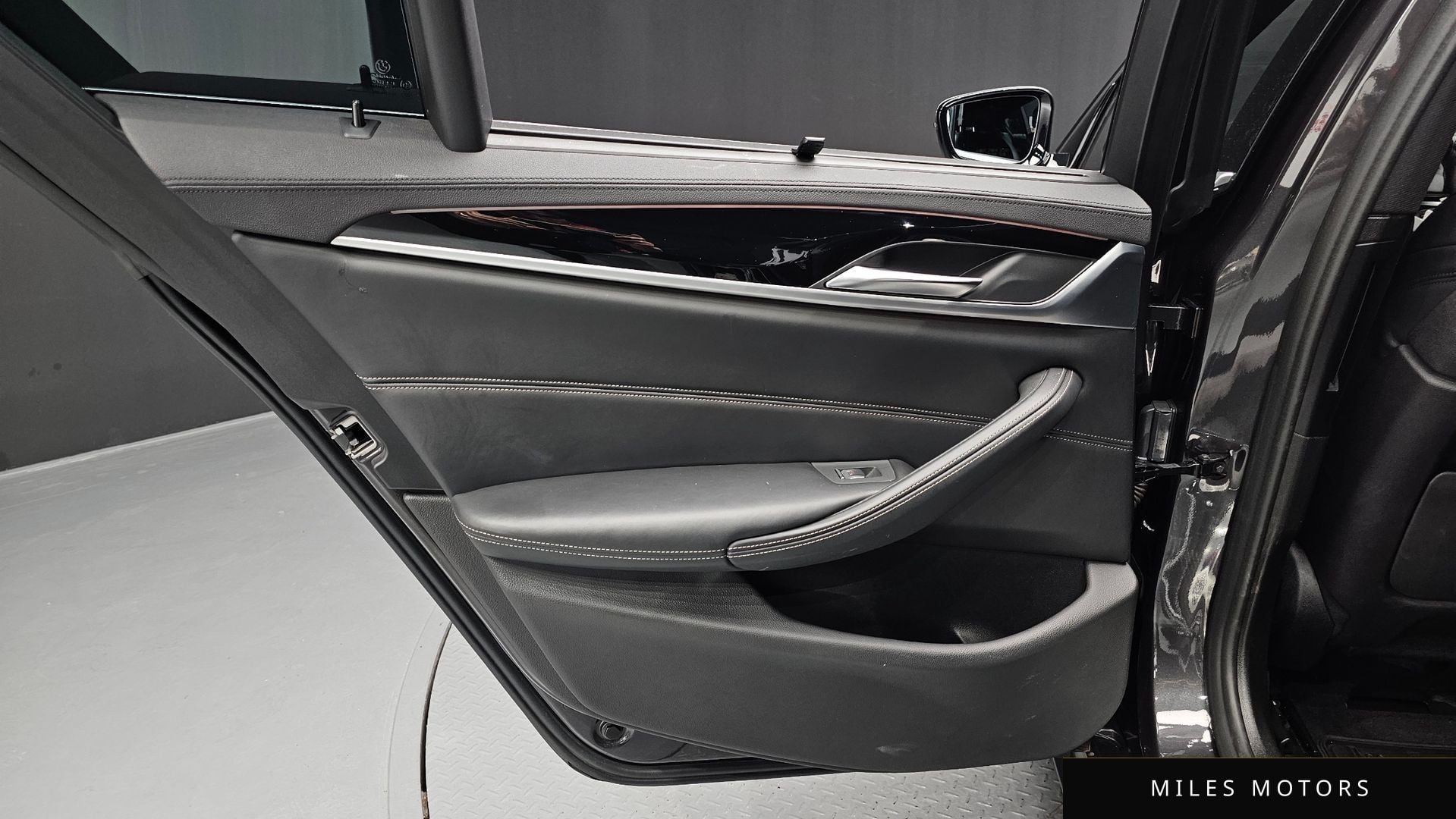 BMW 5시리즈 (G30) 2019 — миниатюра 15