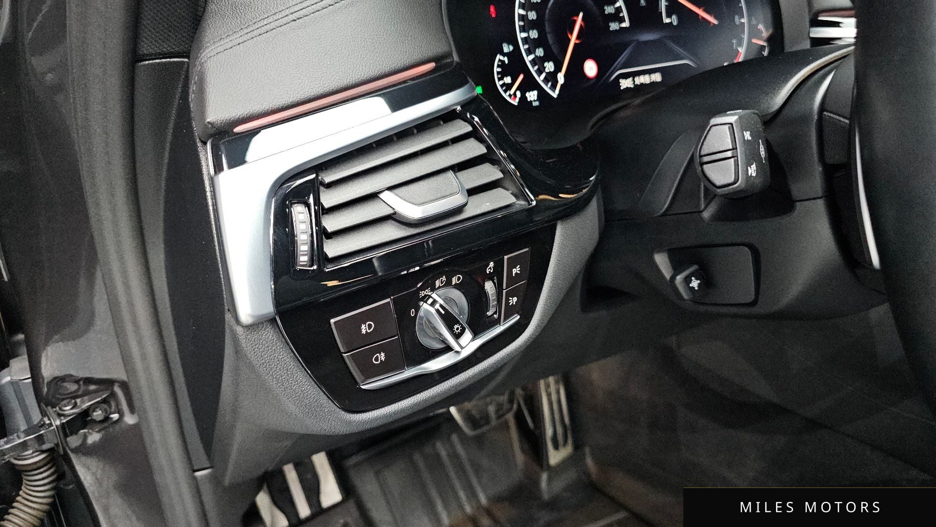 BMW 5시리즈 (G30) 2019 — миниатюра 30