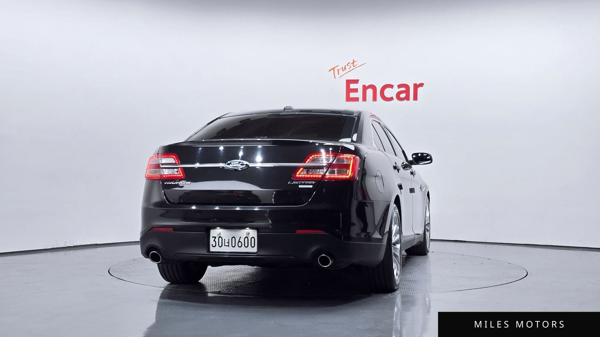 Ford Taurus 2015 — миниатюра 4