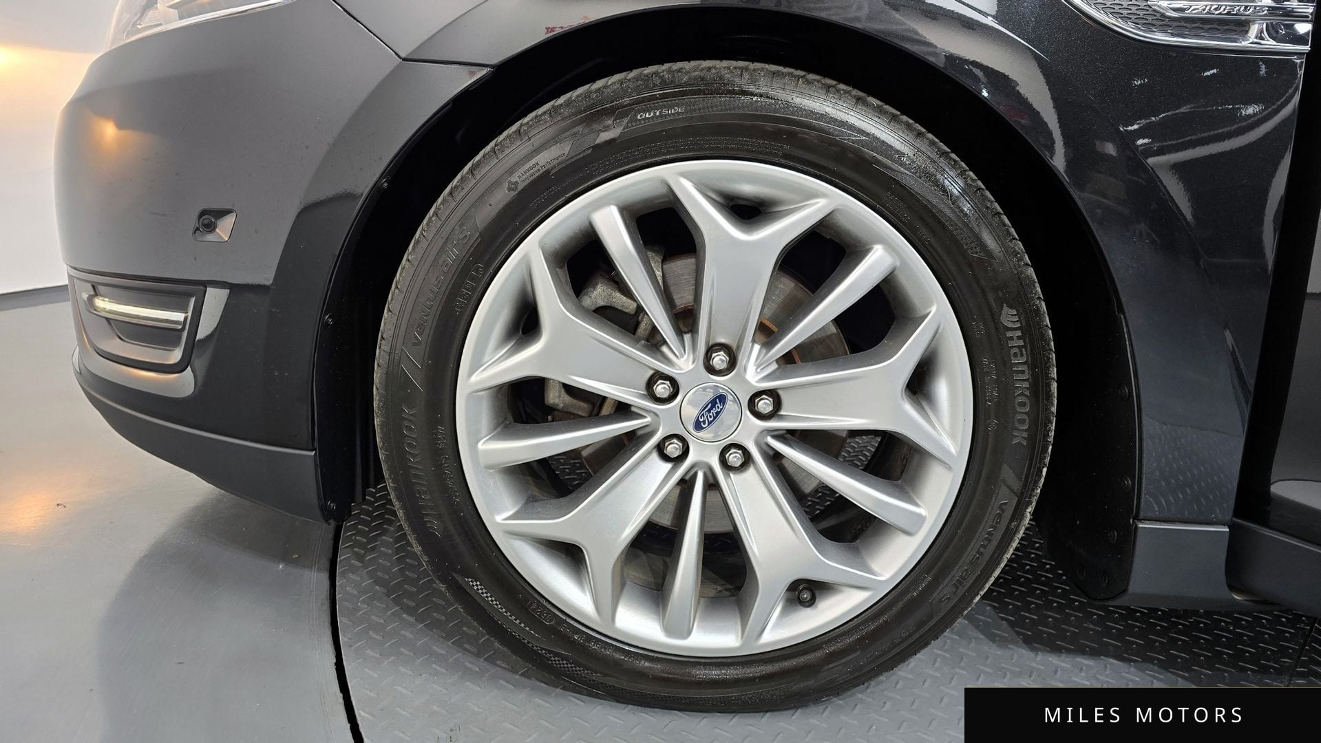 Ford Taurus 2015 — миниатюра 5
