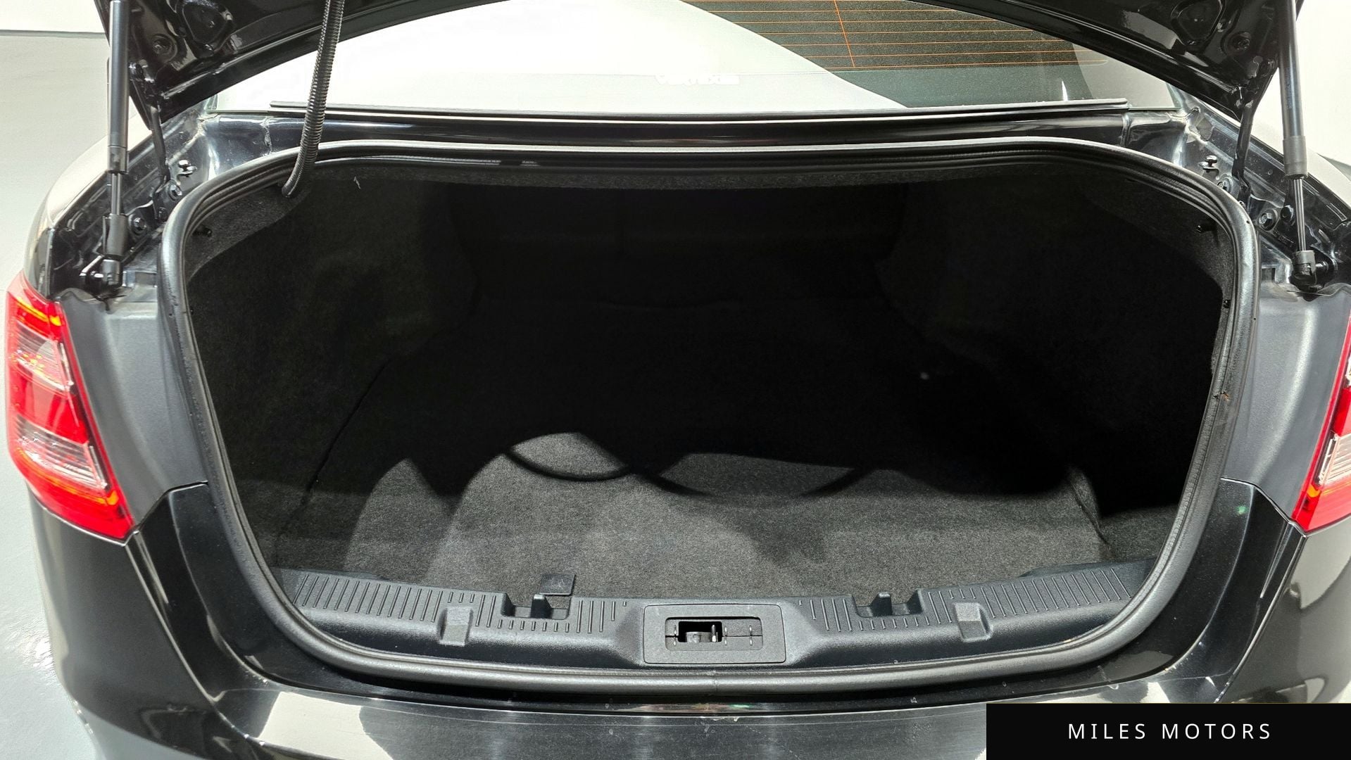Ford Taurus 2015 — миниатюра 20