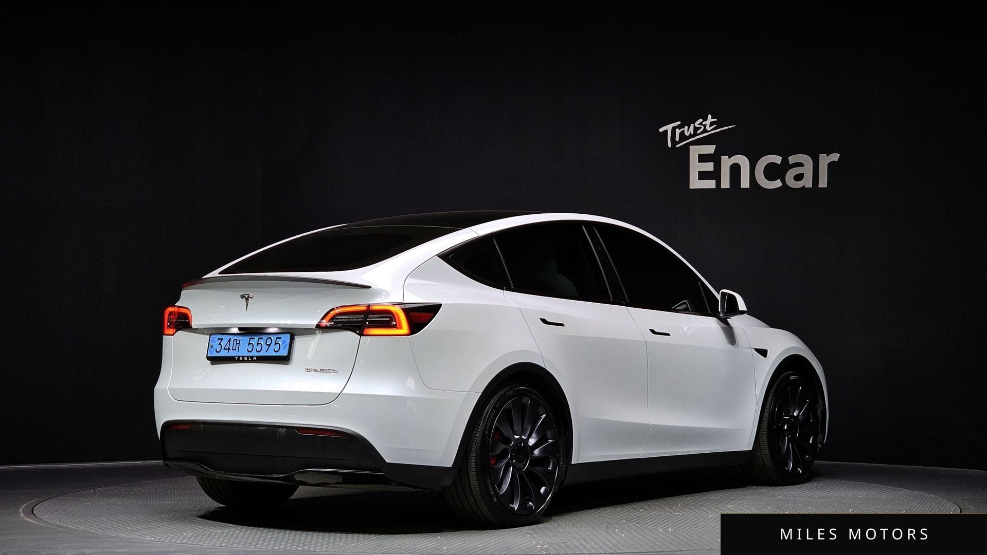 Tesla 모델 Y 2024 — миниатюра 2