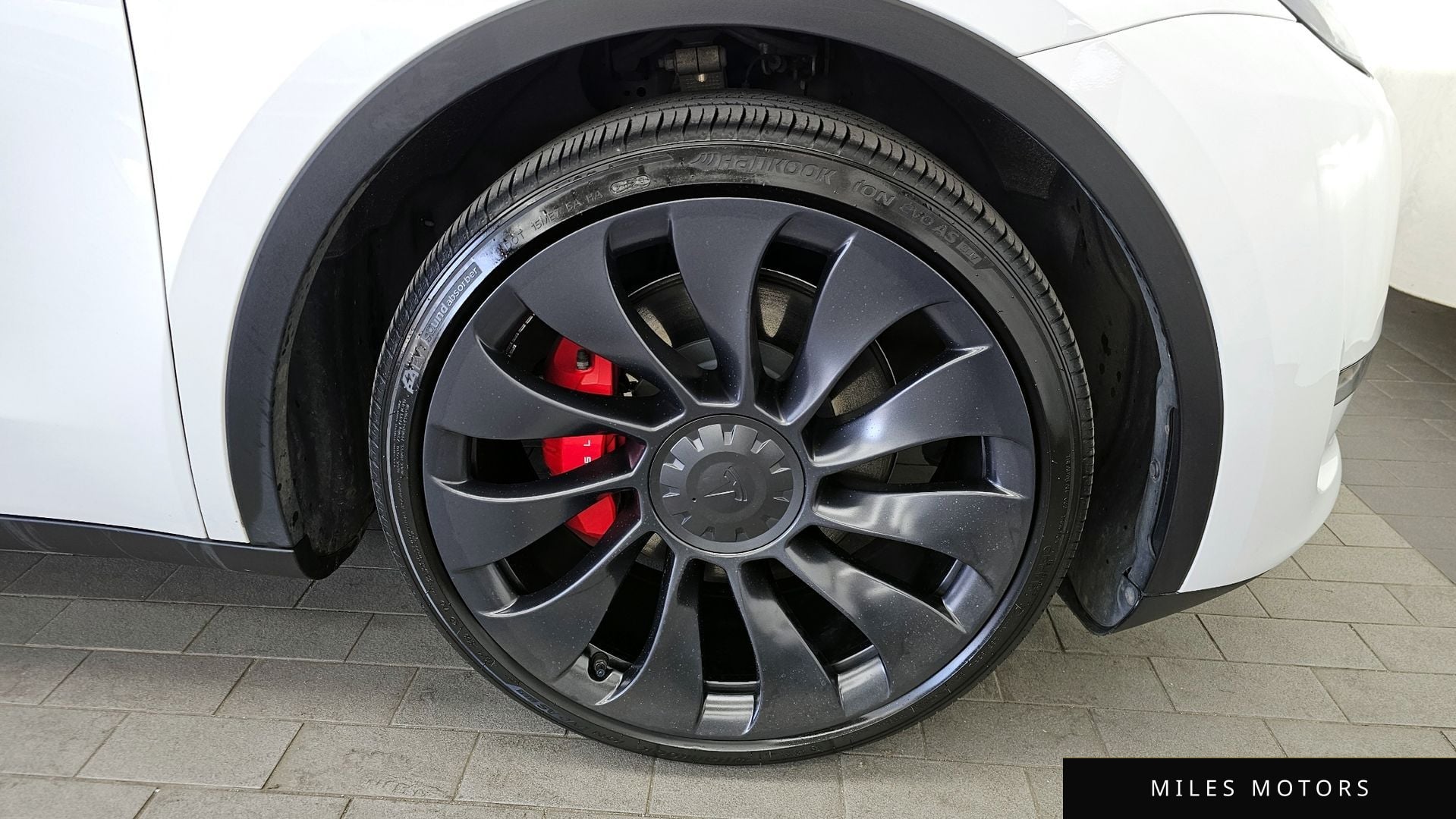Tesla 모델 Y 2024 — миниатюра 7
