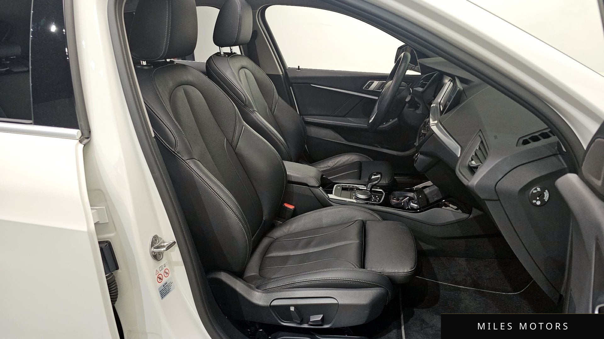 BMW 1시리즈 (F40) 2021 — миниатюра 12