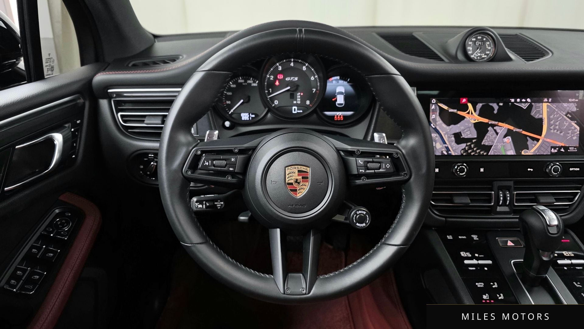 Porsche 마칸 2024 — миниатюра 13