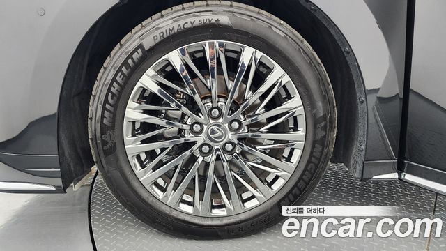 Лексус LM 2025 — миниатюра 5