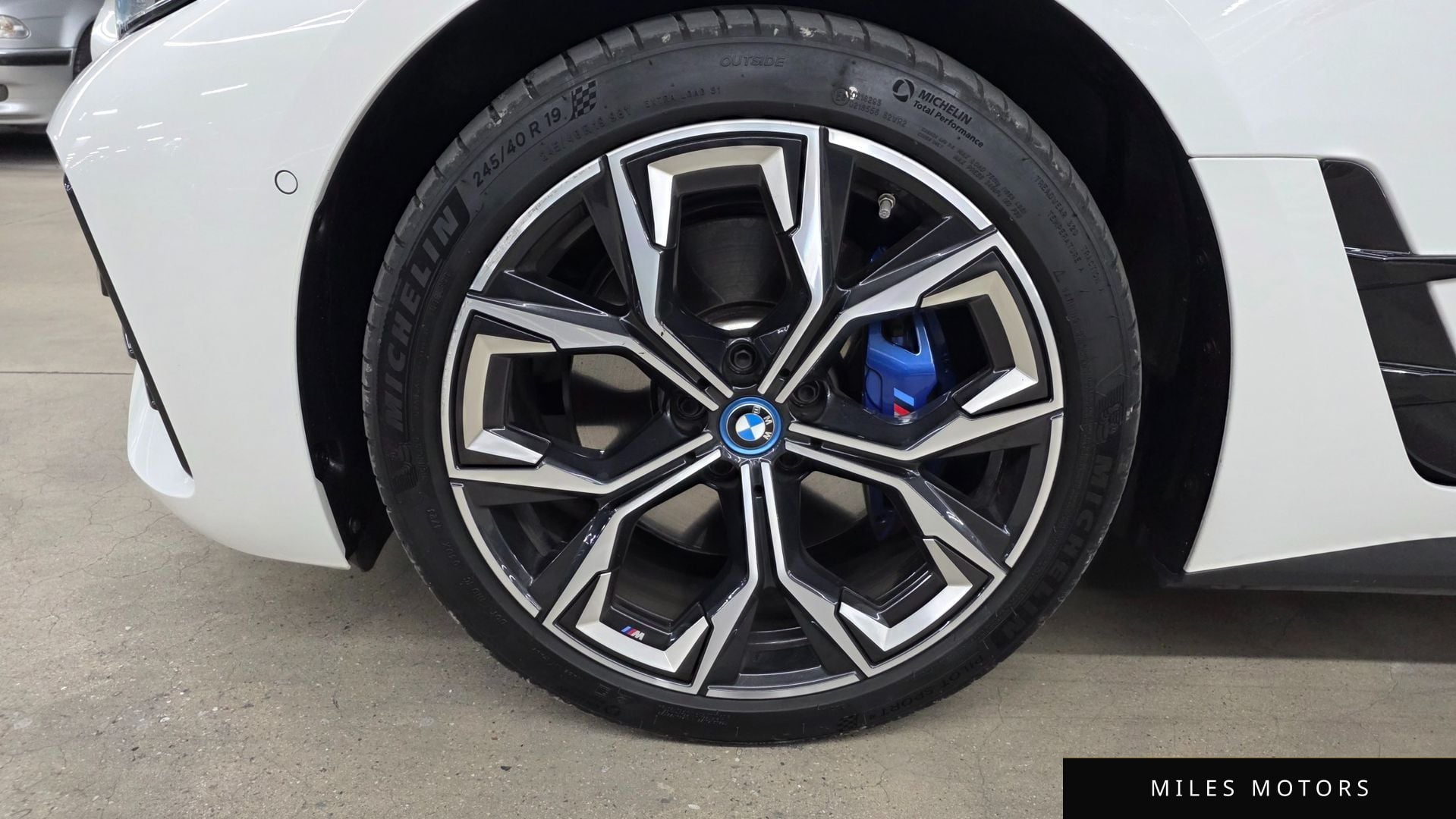 BMW i4 2024 — миниатюра 5
