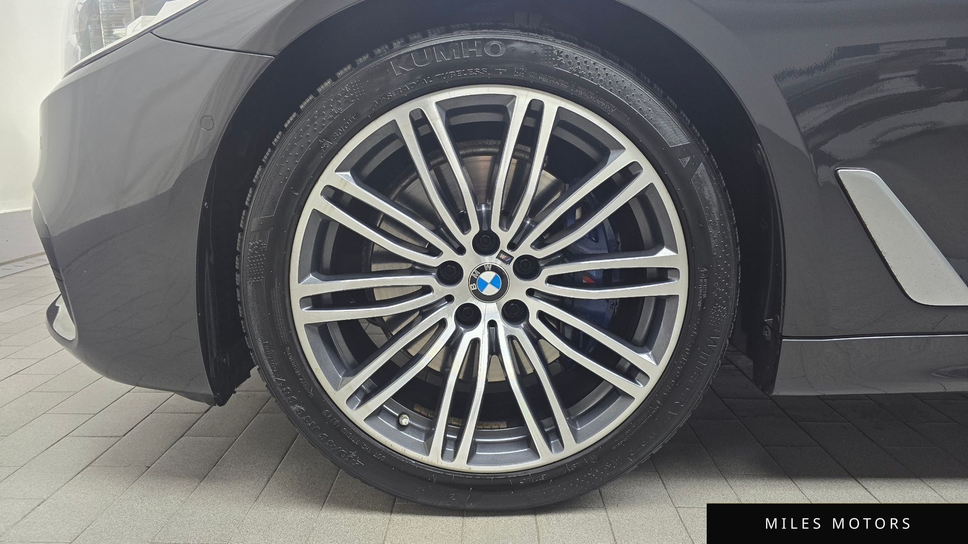 BMW 5 Series (G30) 2020 — миниатюра 5