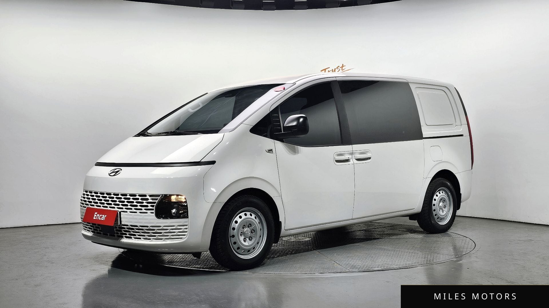 Hyundai Staria 2022 — фото 1 из 12