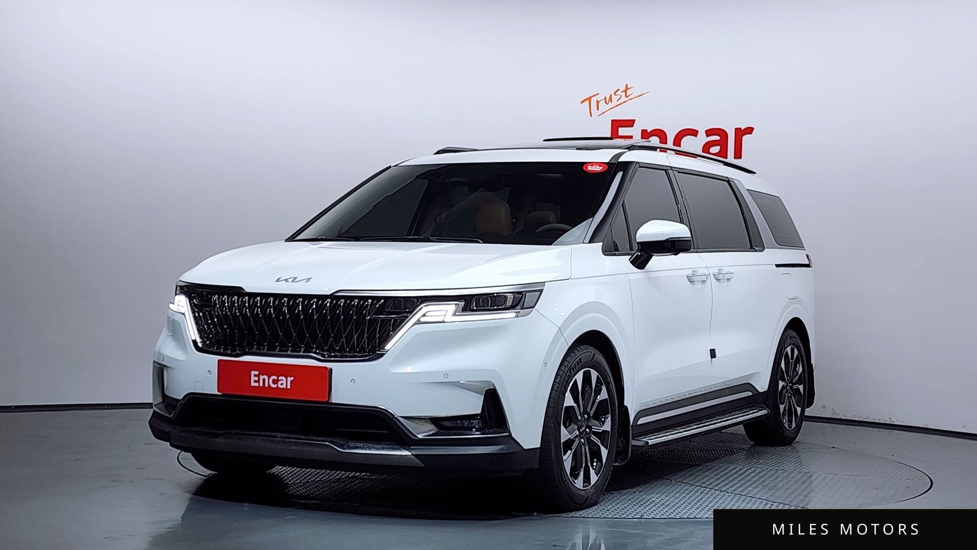 Kia Carnival 2023 — фото 1 из 12