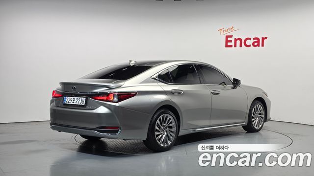 Лексус ES300h 2026 — миниатюра 2