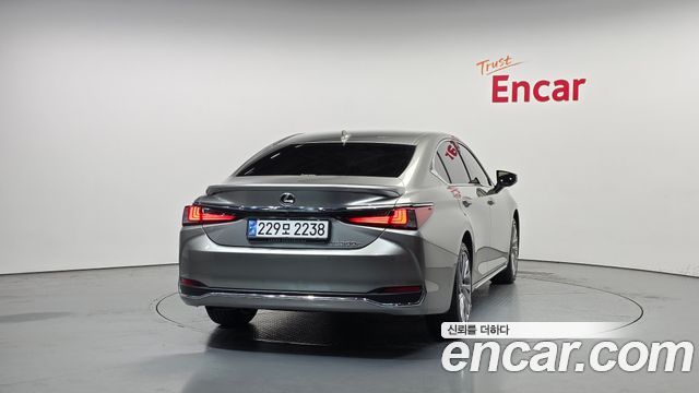 Лексус ES300h 2026 — миниатюра 4