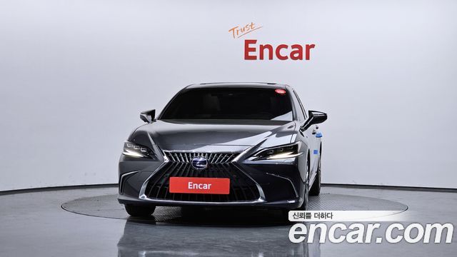 Лексус ES300h 2022 — миниатюра 3
