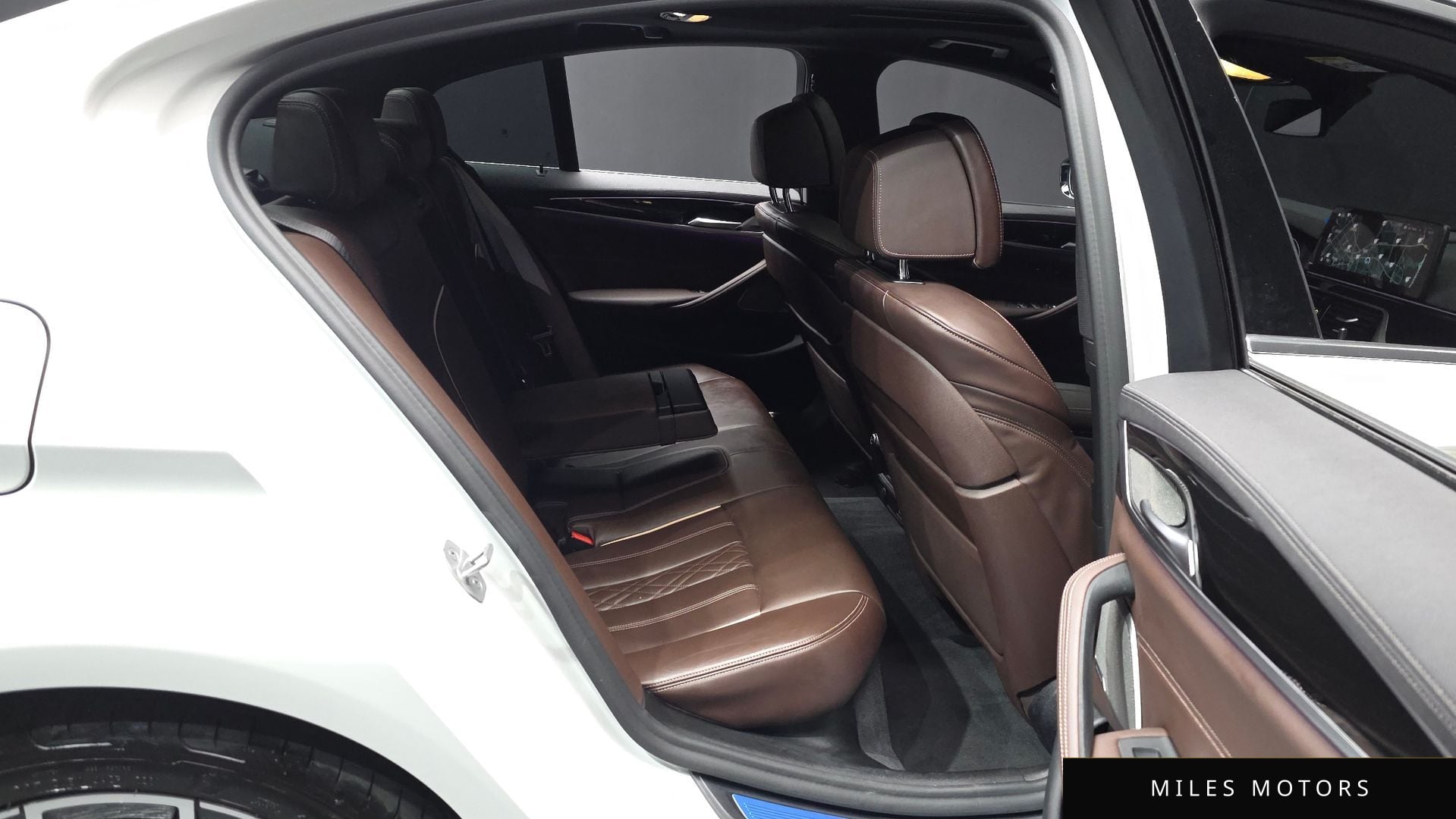 BMW 5 Series (G30) 2021 — миниатюра 18