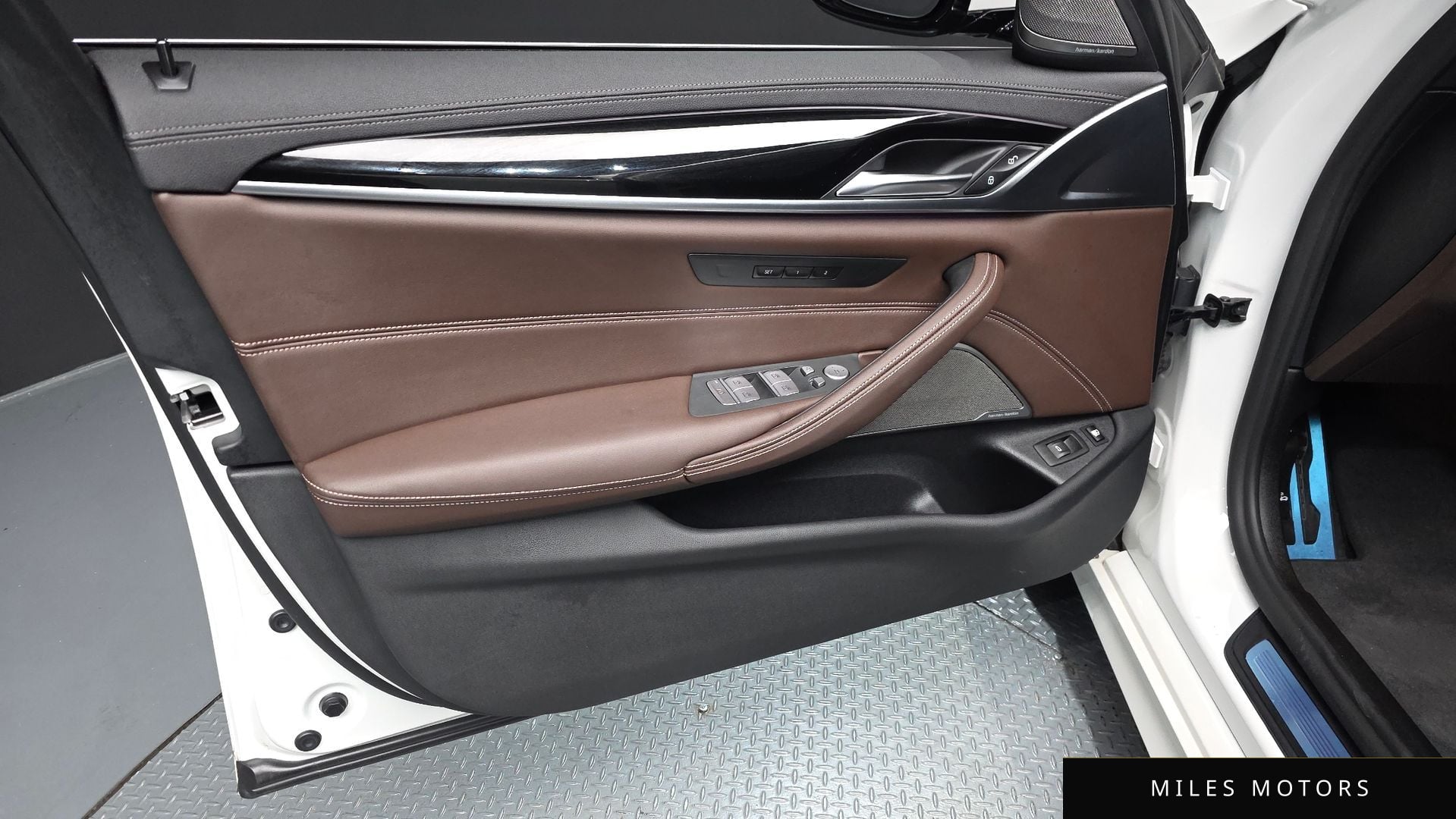 BMW 5 Series (G30) 2021 — миниатюра 14