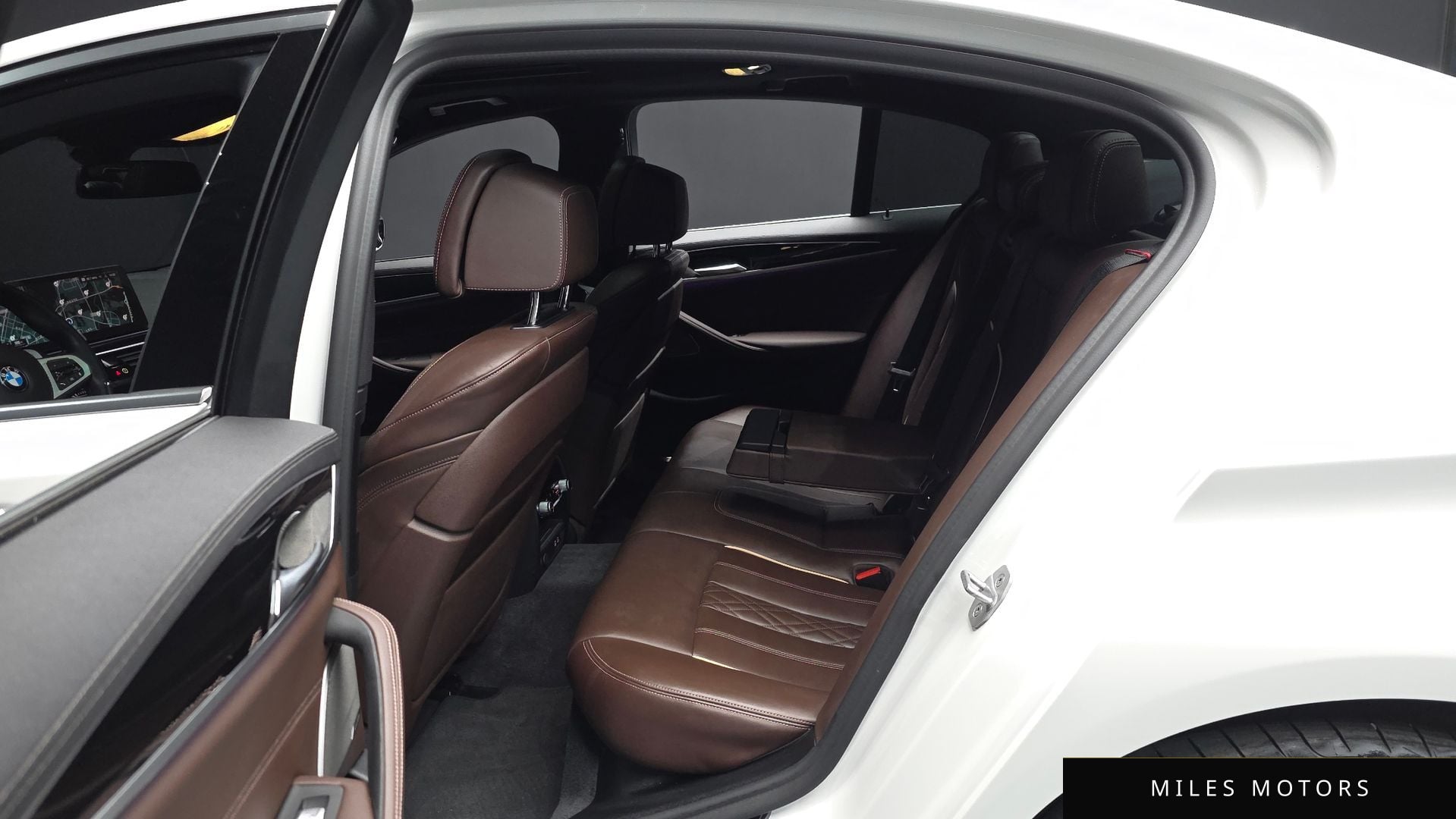 BMW 5 Series (G30) 2021 — миниатюра 16