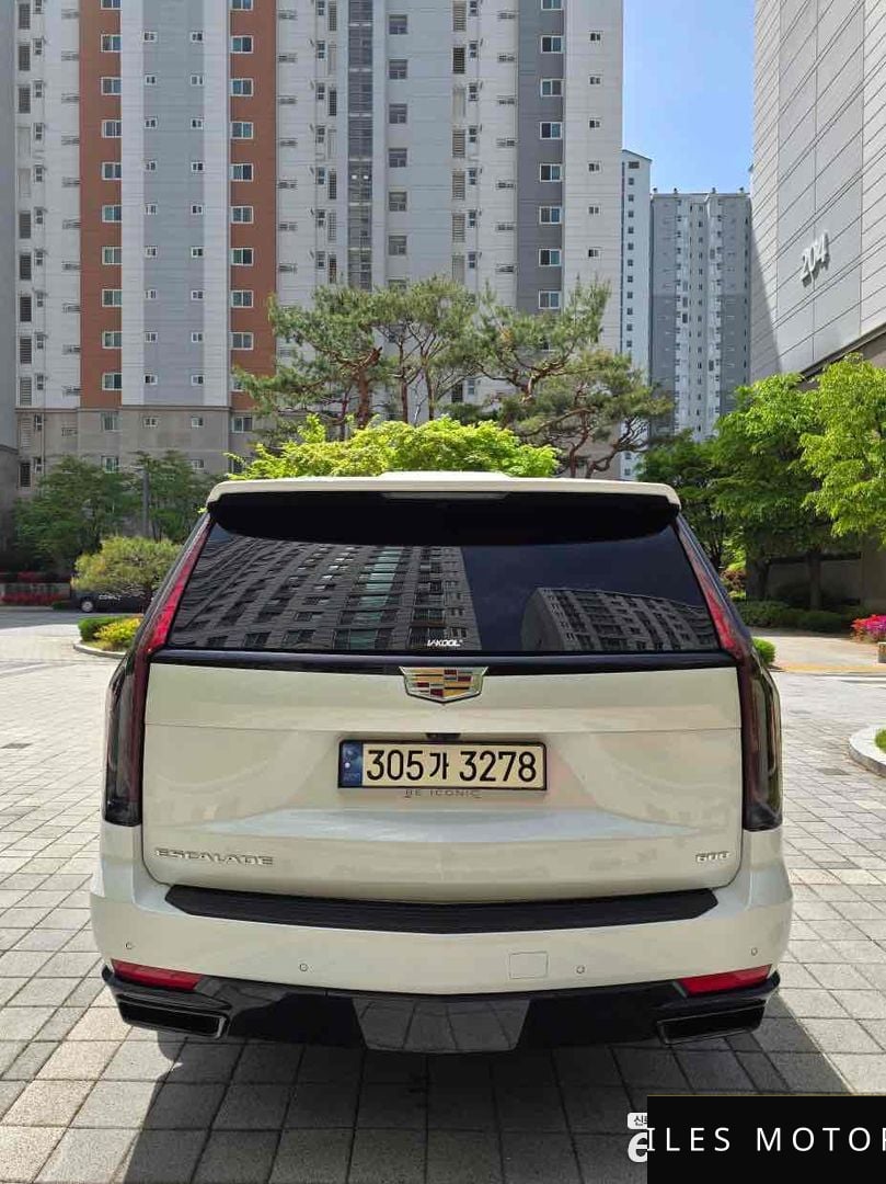 Cadillac Escalade 2023 — миниатюра 3